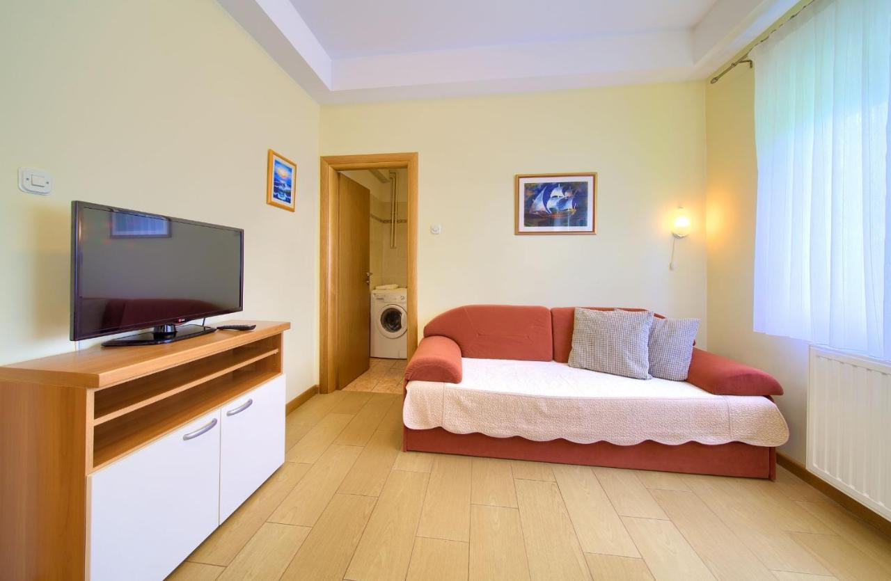 Apartments Jele Malinska Εξωτερικό φωτογραφία