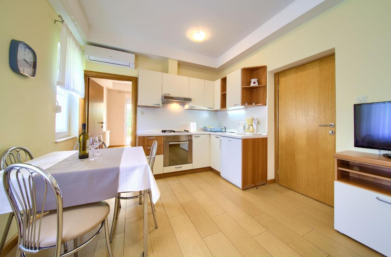 Apartments Jele Malinska Εξωτερικό φωτογραφία
